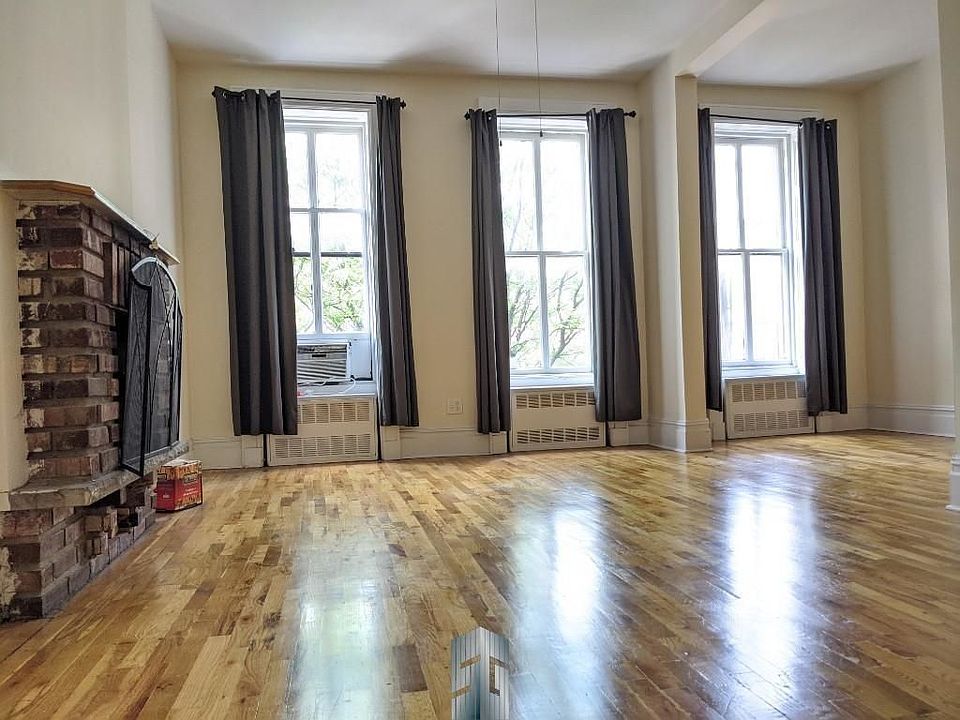 1st image of 215 Saint James Pl APT 3A