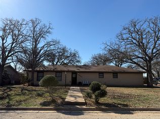 522 Crestwood Dr, Eastland, TX 76448