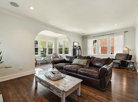 3rd image of 1620 Central Ave