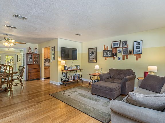 4th image of 2932 Larkspur St
