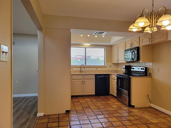 4th image of 2008 Meadow Brook Dr