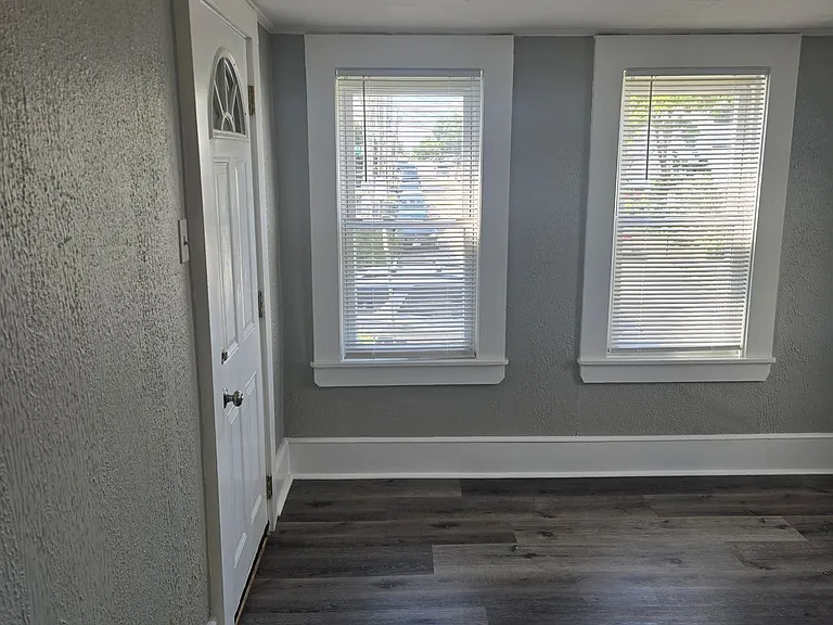 372 Amherst St — Photo 3