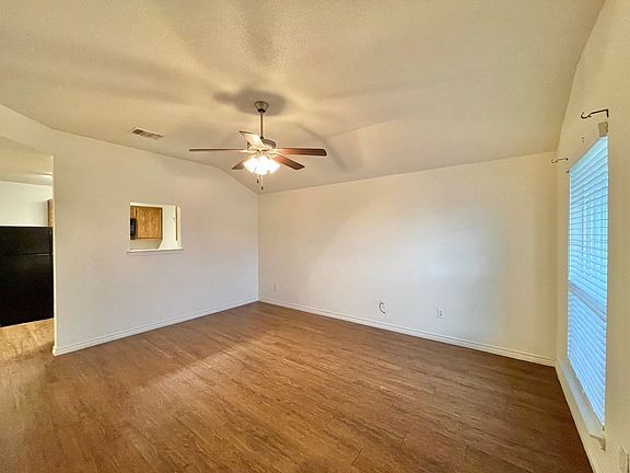4th image of 904 Lasso Dr #B