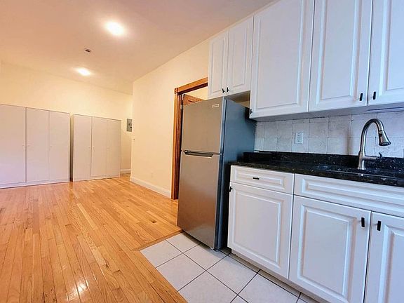 3rd image of 439 W 47th St #2Y