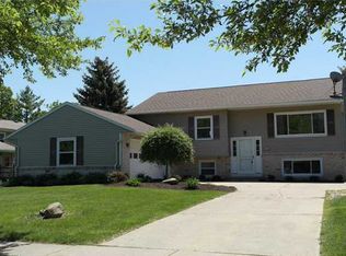 108 Mark Ln, Perrysburg, OH 43551
