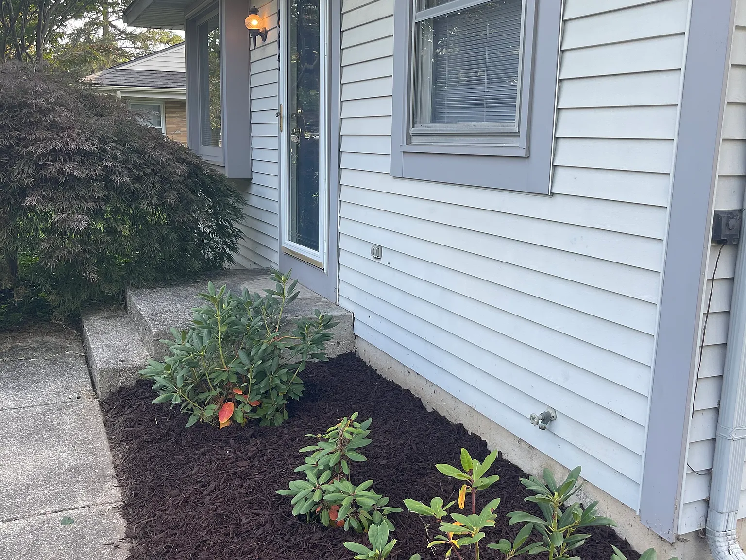 3 bed, 1040 sqft, $2,300 — Photo 2
