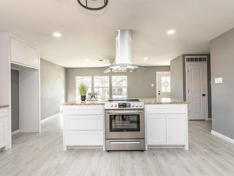 1309 Magnolia St — Photo 3