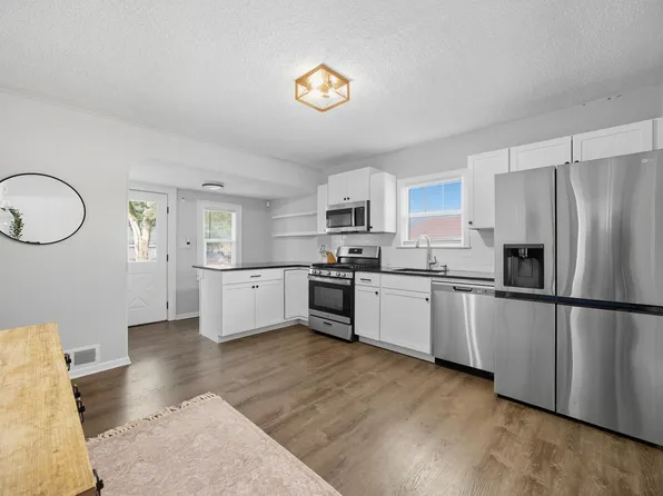 4921 Penn Ave N, Minneapolis, MN 55430