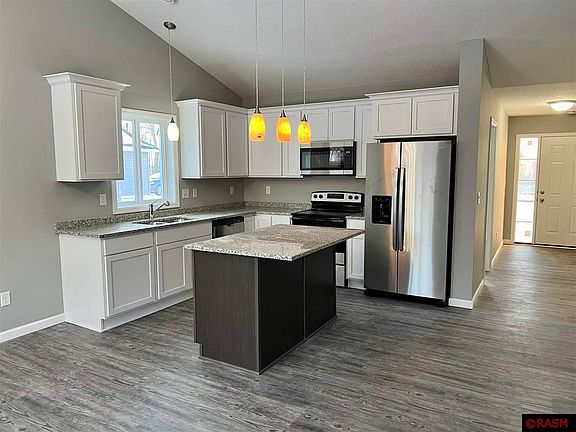 3rd image of 1105 Sakatah Ct