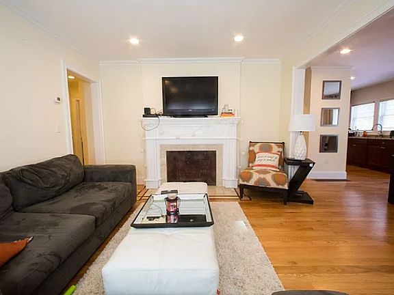 3rd image of 33 Beaconsfield Rd #1