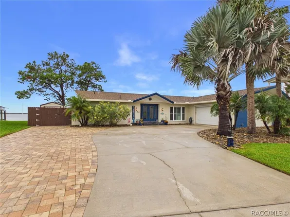12018 W Bayshore Dr, Crystal River, FL 34429
