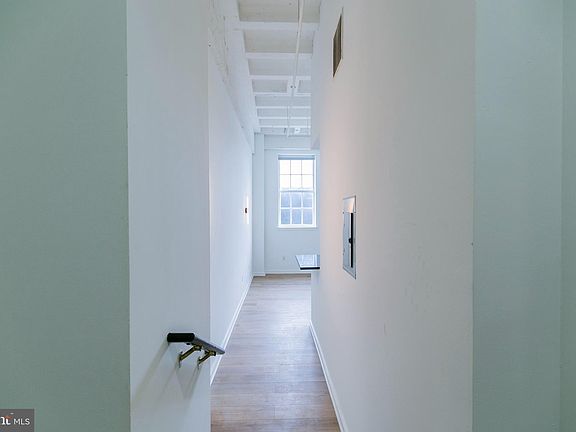 3rd image of 109 W Wildey St Unit 109