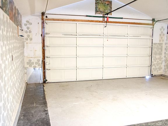 2nd image of 5698 Plum Hollow Dr W