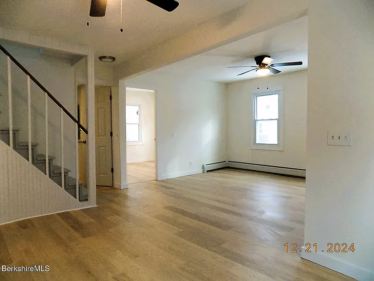 7 Crystal St — Photo 4
