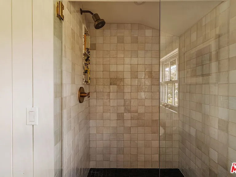 2151 Kenilworth Ave — Photo 29