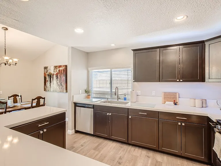 749 Sherwood Dr — Photo 1