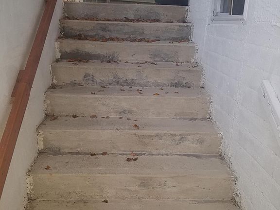 3rd image of 205 Timberline Dr