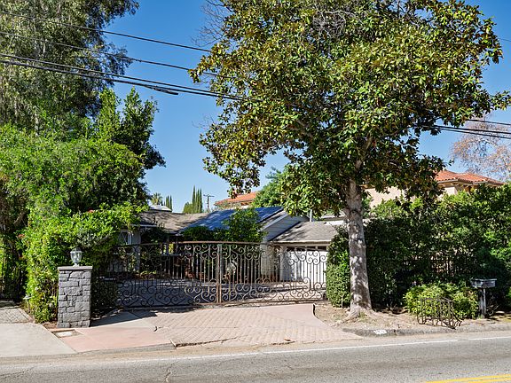 2nd image of 4539 Hayvenhurst Ave