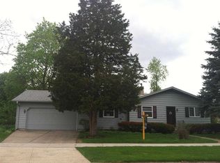 1328 Oakland Ave, Janesville, WI 53545