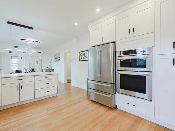 20 Holland St Unit 20, Newton, MA 02458