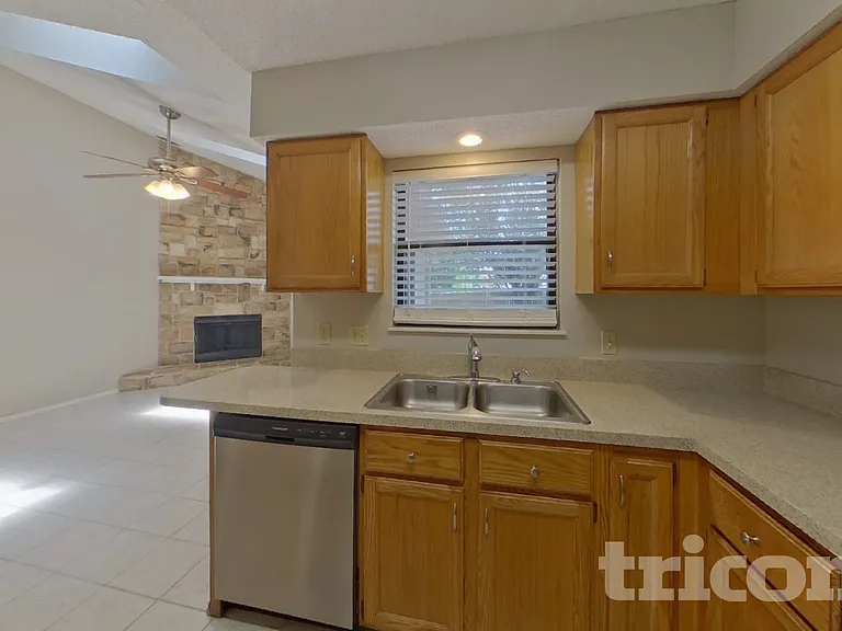 7943 Longshadow Ct — Photo 7