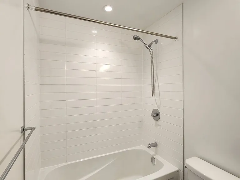 1010 Dundas St E #521 — Photo 13