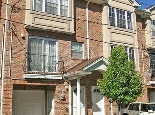 122A Amherst St, East Orange, NJ 07018