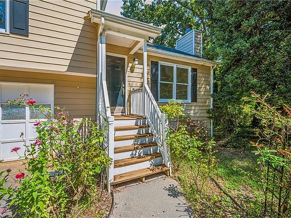 3rd image of 4234 Apache Dr SE