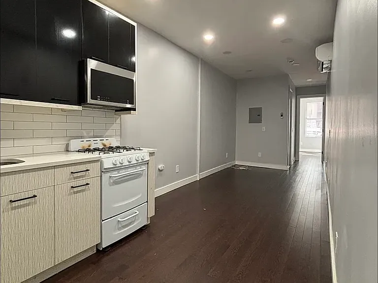 50 Jordan Ave — Photo 2