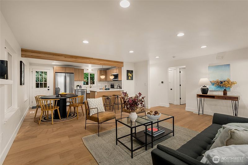 5th image of 3613 40th Avenue W