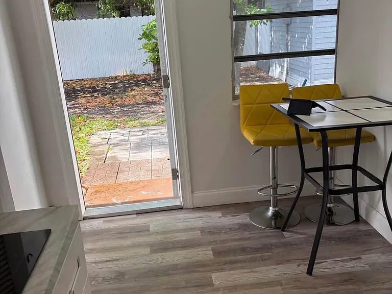 980 NW 200th Ter — Photo 5