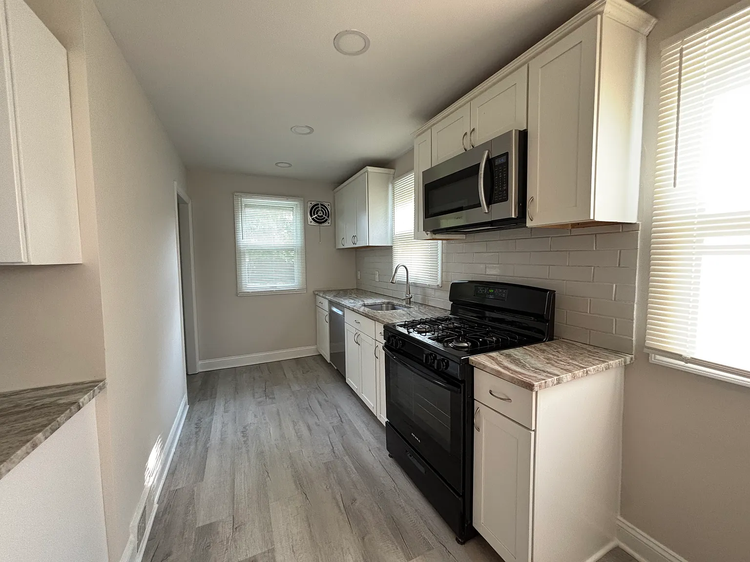 4 bed, 1308 sqft, $3,000 — Photo 4