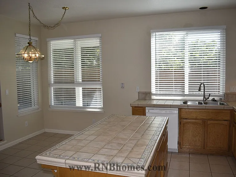 2400 Carr Ct — Photo 10