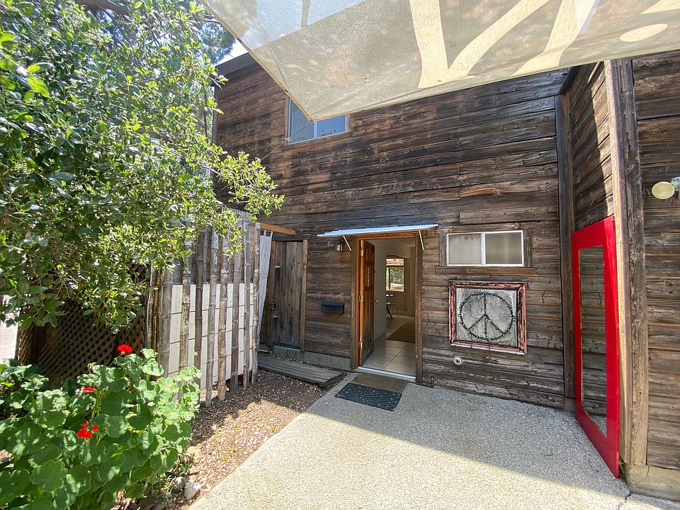 Front entrance with outdoor shower to the left