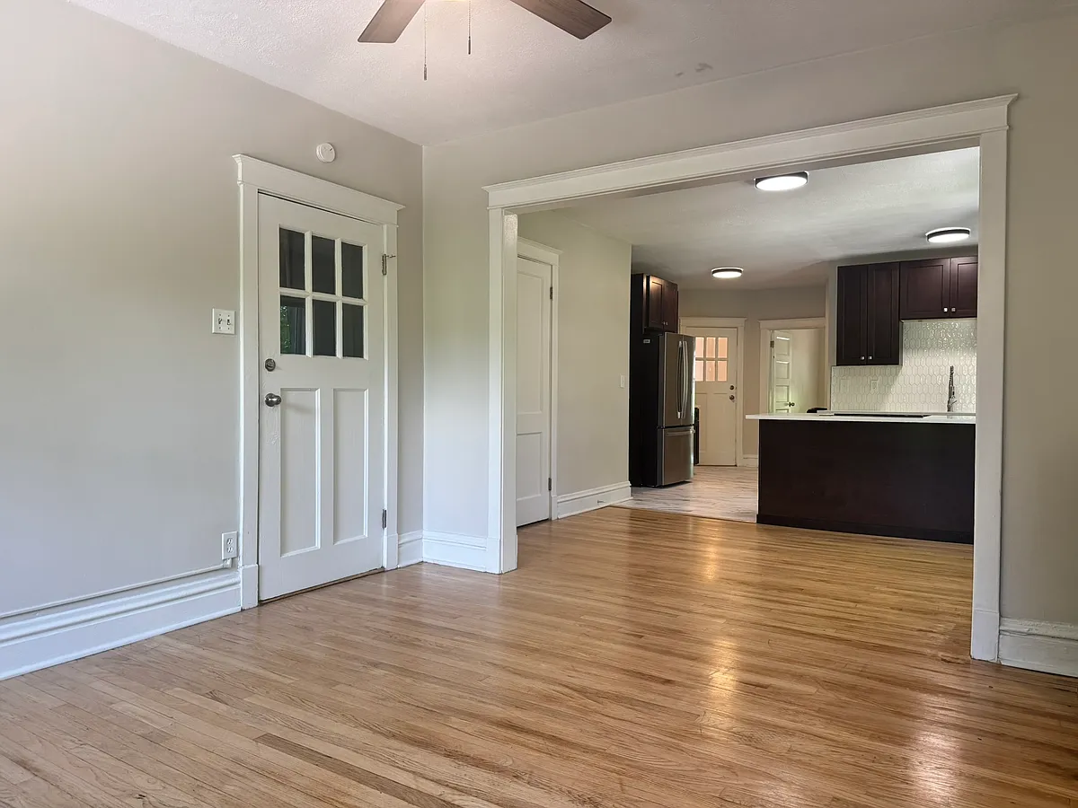 Building Photo - 2031 Alfred Ave #2N