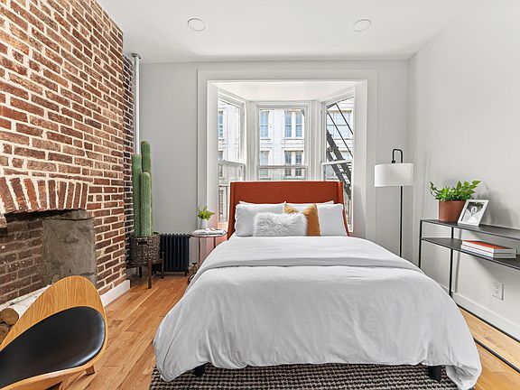 2nd image of 75 Pineapple St APT 5a