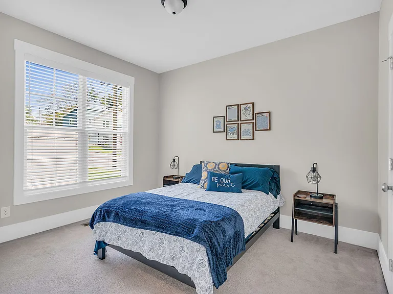510 Eugene St — Photo 16