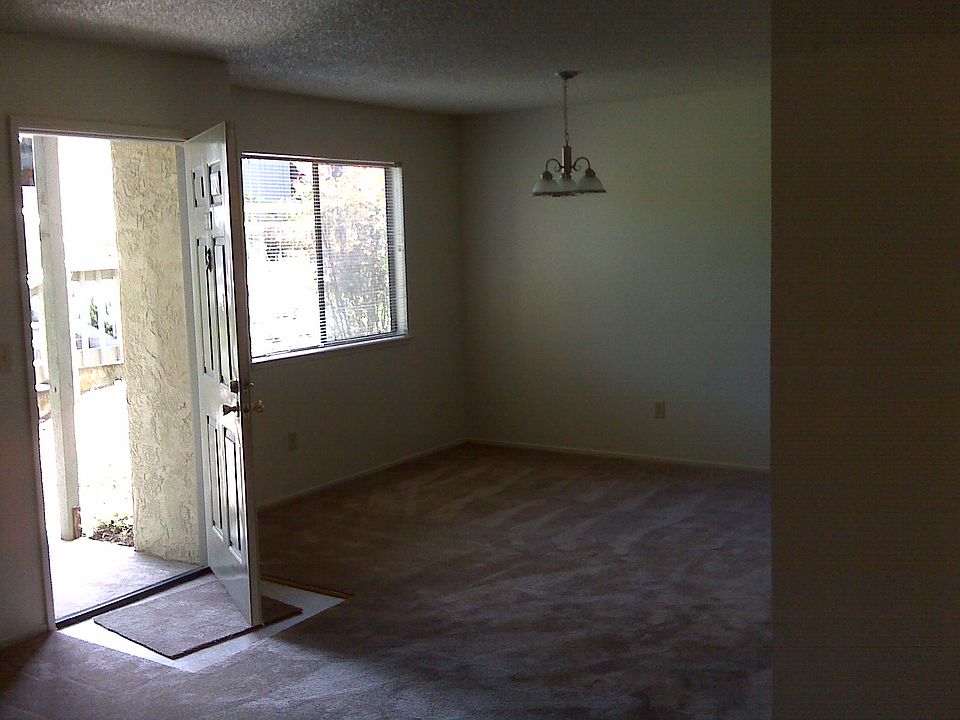 2nd image of 3094 Lake Dr APT I8