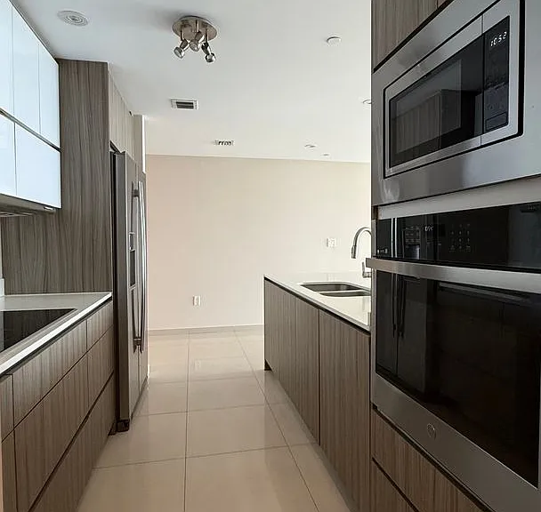 600 NE 27th St #802 — Photo 8