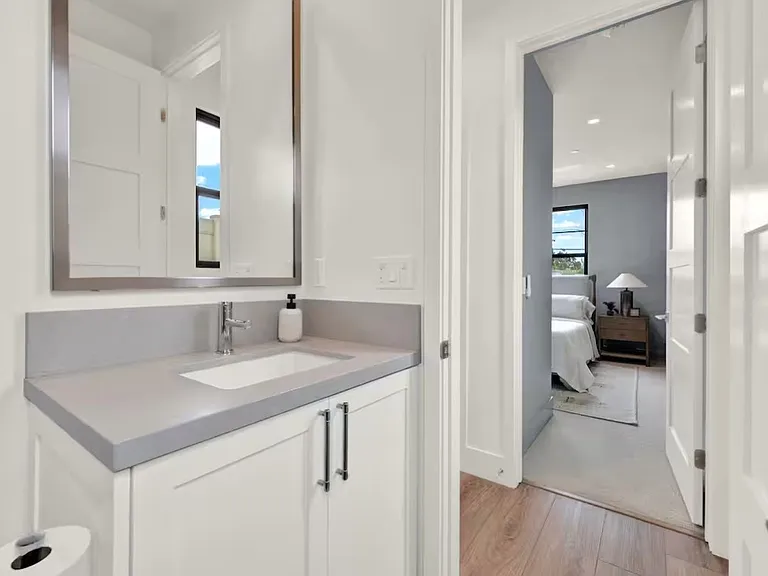 2906 Highland Dr #ADU — Photo 9