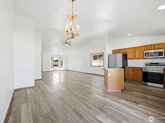 5th image of 1365 E Gemstone Street E