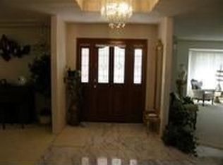 8701 Briskin Dr, Elk Grove, CA 95624