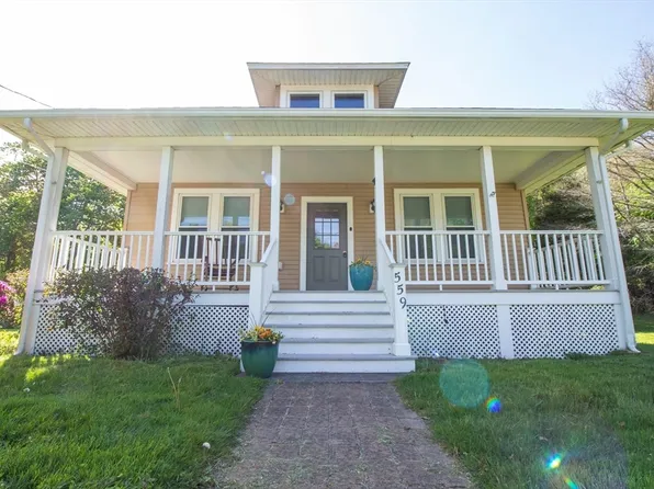 559 County Rd, Rochester, MA 02770