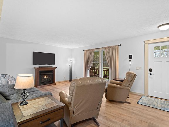 4th image of 893 Pearson Rd