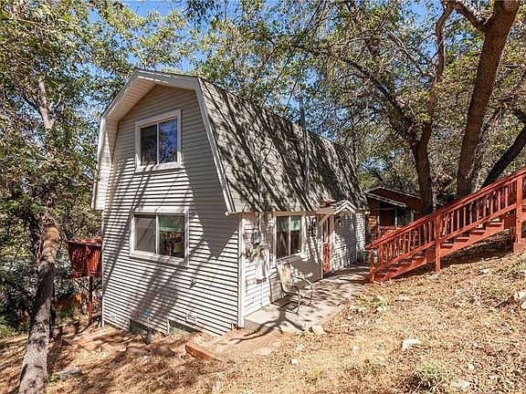 2nd image of 682 Villa Grove Ave