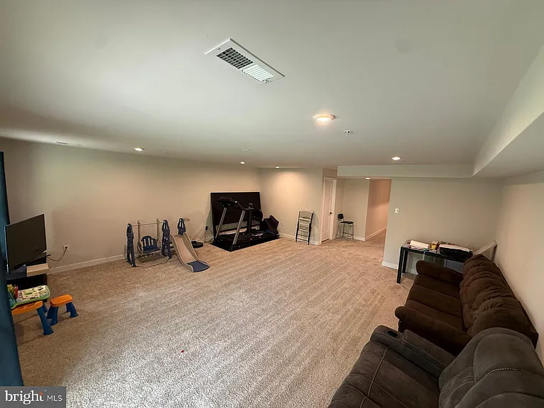 256 Chase Dr — Photo 37