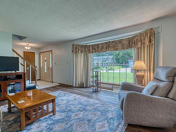 5th image of 7501 Meadowview Dr