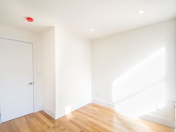 4th image of 330 E 106th St APT 6