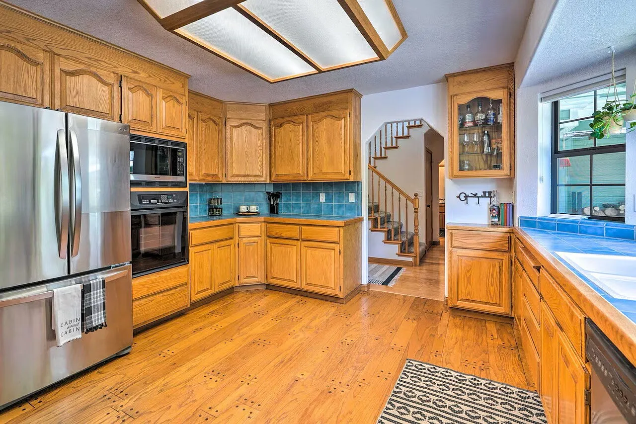 3 bed, 2.5 bath, 2195 sqft, $3,500 — Photo 3
