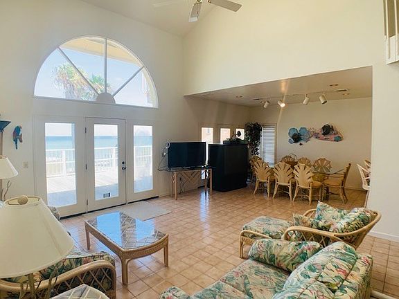 4th image of 5911 Laguna Cir N